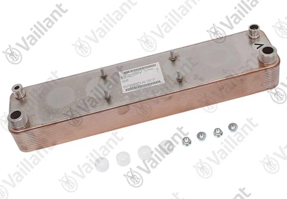 Vaillant Wärmetauscher aus Metall mit mehreren Anschlüssen und Schraublöchern, umgeben von verschiedenen Montageschrauben und Dichtungen.
